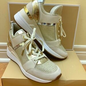 NWT Michael KORS Sneakers  Leather and glitter mesh Natural combo Size 9…